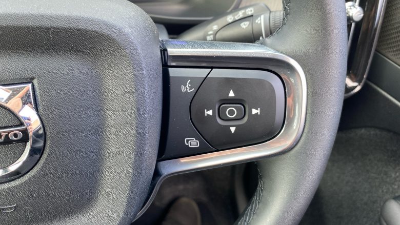 Volvo XC40 2.0 B3P Ultra Dark 5dr Auto Petrol Estate